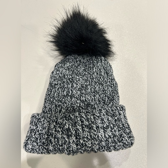 Obermeyer Women\'s Fir FF Beanie Black White Hat Pom Pom NWT main image 4